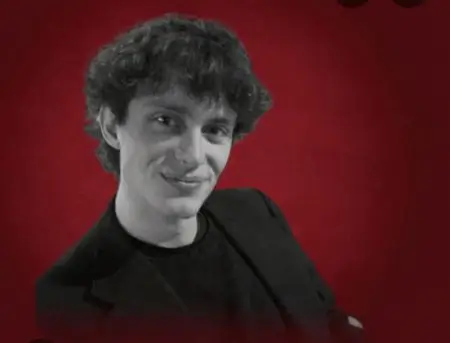 Jorge Guamis consultor IA especializado en Automatización, Marketing y Estrategia de Negocio En Revolutia IA PRO. Opinión y Análisis Completo. Vale la Pena o es Humo